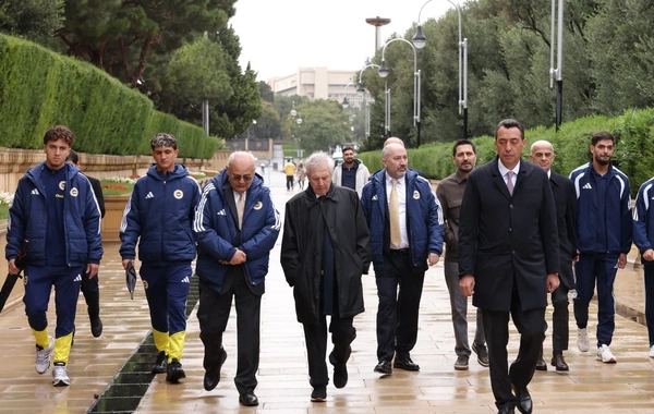 "Fənərbağça"nın nümayəndələri Heydər Əliyevin məzarını və Şəhidlər xiyabanını ziyarət ediblər