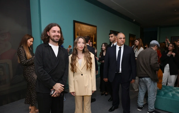 Heydər Əliyev Mərkəzində perulu rəssamın fərdi sərgisinin açılışı olub