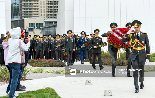Azərbaycan xalqı Zəfər parkını ziyarət edir