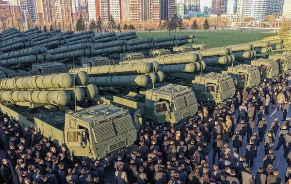 Kim Çen In "Dünyanın ən güclü silahı" adlandırdığı yeni raket sistemini təqdim etdi