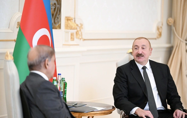 Prezident İlham Əliyevin Pakistanın baş naziri ilə məhdud tərkibdə görüşü olub