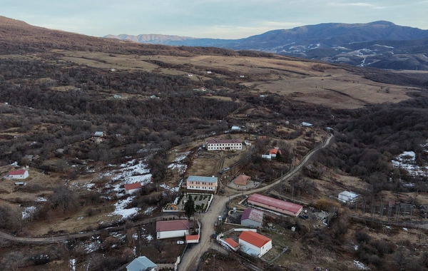 Президент Ильхам Алиев ознакомился с работами, проведенными в селе Чапар Агдеринского района