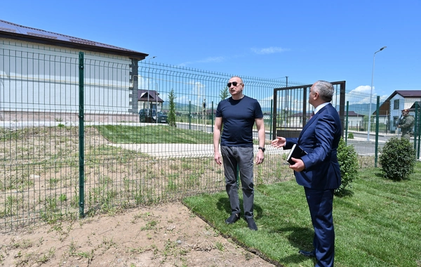 Prezident İlham Əliyev Xocalıda hərbi qulluqçular üçün nəzərdə tutulan fərdi evlərdə yaradılmış şəraitlə tanış olub