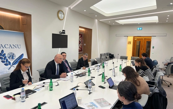 Elçin Əmirbəyov Cenevrədə Azərbaycan-Ermənistan sülh prosesi ilə bağlı jurnalistlərin suallarını cavablandırıb