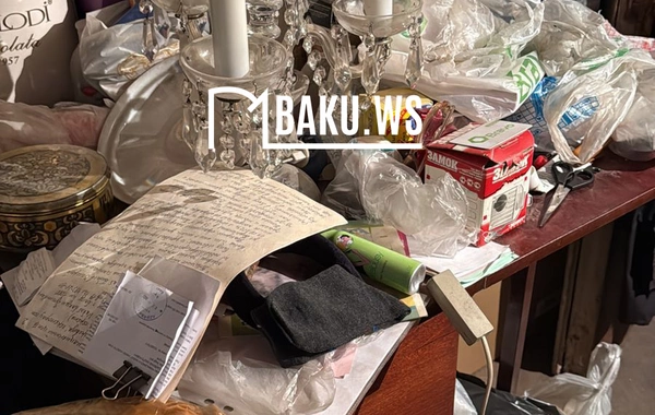 Bakının mərkəzində xəstə  qadın antisanitar vəziyyətdə TƏK YAŞAYIR