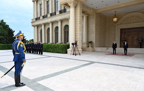 Sərdar Berdiməhəmmədovun Bakıda rəsmi qarşılanma mərasimi olub