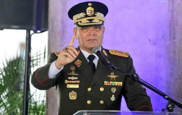 Venesuelada müdafiə nazirinin evi bombalandı