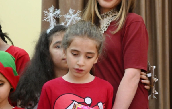 Leyla Əliyeva, Arzu Əliyeva və Alena Əliyeva 5 nömrəli internat tipli xüsusi ümumtəhsil məktəbində olublar