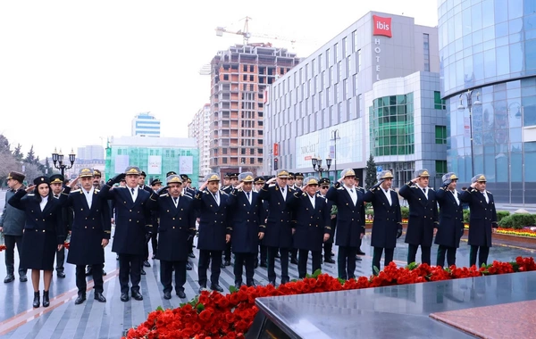 Prokurorluq əməkdaşları Xocalı soyqırımı abidəsini ziyarət edib