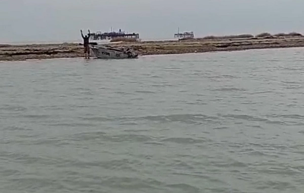 Dənizdə köməksiz vəziyyətdə qalan şəxslər xilas edildilər