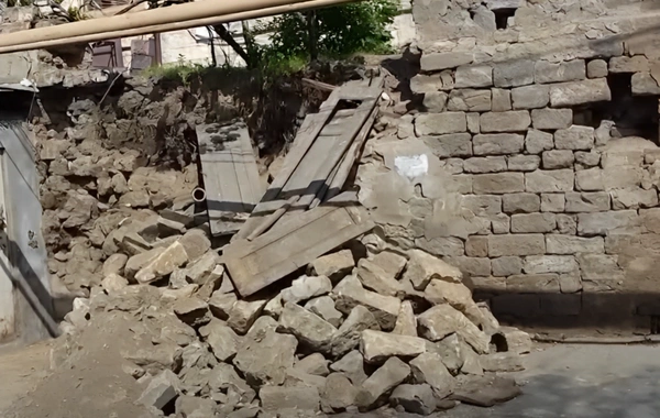 Bakıda binanın hasarı aşdı
