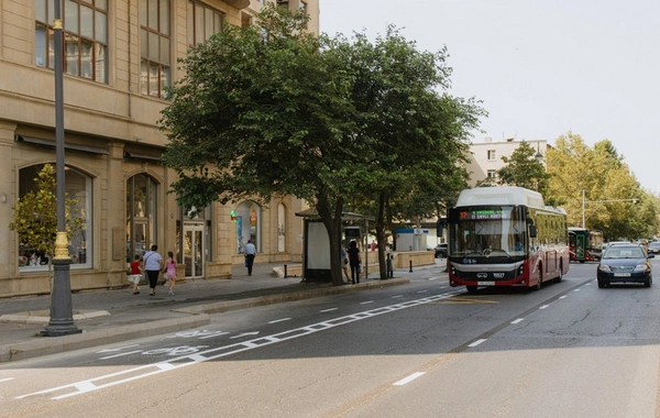 Bakının bu prospektində mikromobillik zolağı genişləndirilib