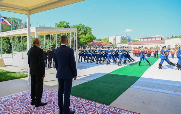 In Shusha, the official welcoming ceremony for Peter Pellegrini was held