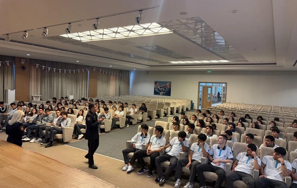 Polis Akademiyası IX–XI sinif şagirdləri ilə təbliğat-təşviqat tədbirləri keçirir