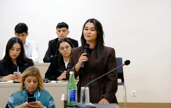 Əlaqələndirmə Qərargahının İşçi Qrupunun üzvləri Qarabağ Universitetində tələbələrlə görüş keçirib