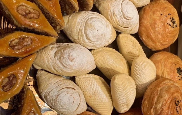 Azərbaycanlı müğənni pandemiyada şirniyyat bişirib satıb