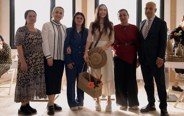 Leyla Əliyeva Masallıda həsirçiliklə məşğul olan qadınlarla görüşüb