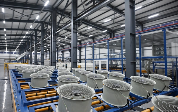 Prezident İlham Əliyev Sumqayıt Sənaye Parkında güzgü vərəqələrin istehsalı zavodunun açılışında iştirak edib