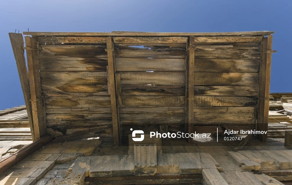 Bakının mərkəzində eyvan uçub - Xəsarət alan var