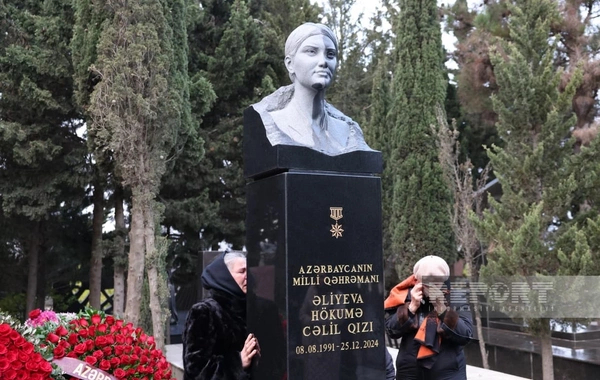 AZAL təyyarəsinin qəzaya uğramasının ildönümü ilə bağlı İkinci Fəxri xiyabanda məzarlar ziyarət edilib