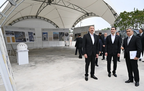 Azərbaycan və Türkmənistan prezidentləri Şuşa məscidində tikinti işlərinin gedişi ilə tanış olublar