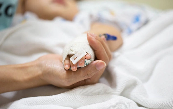 Azərbaycanda 5 yaşlı uşaq qızdırmadan öldü