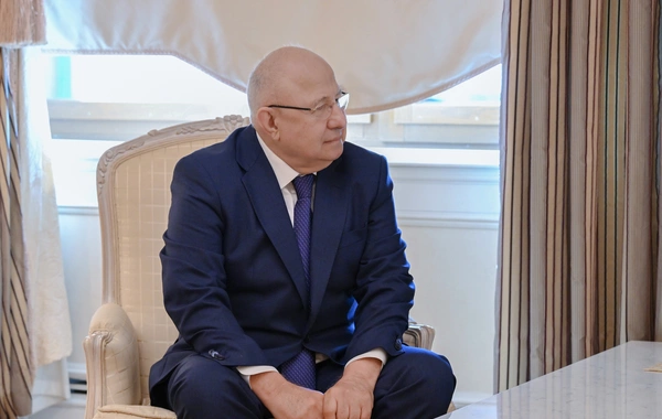 Президент Ильхам Алиев вручил Курбану Курбанову орден "Достлуг"