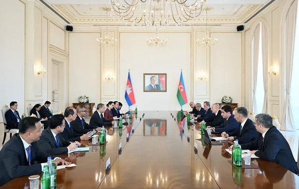 Состоялась встреча Президента Азербайджана с премьер-министром Камбоджи в расширенном составе