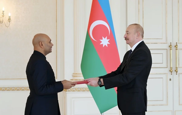 İlham Əliyev Hindistanın Azərbaycanda yeni təyin olunmuş səfirini qəbul edib