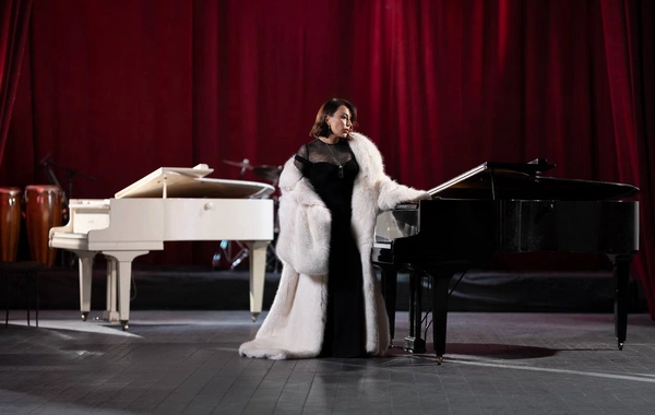 Tünzalə Ağayeva məşhur gitaraçı ilə "Yandım"a yeni nəfəs verdi