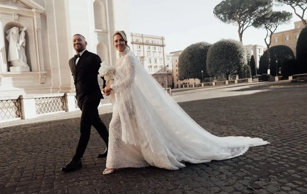 Məşhur UFC döyüşçüsü 17 il sonra evləndi