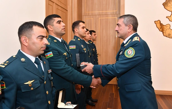 Hərbi əməliyyatlarda fədakarlıq göstərmiş tibb heyəti təltif edilib