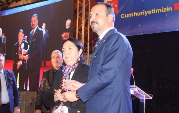Rumıniyada türk siyasətçiyə Qənirə Paşayeva xüsusi mükafatı verildi