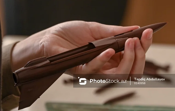 17 yaşında təyyarə idarə edən pilotun miniatür dünyasından FOTOREPORTAJ