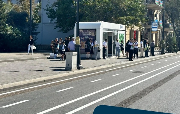 На одной из столичных улиц организованы велосипедные полосы