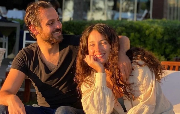 Məşhur aktyorların 8 illik evliliyi bitdi