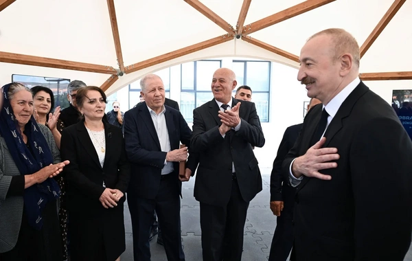 Prezident və birinci xanım Cəbrayıl rayonunun Şükürbəyli kəndinə köçən sakinlərlə görüşüblər