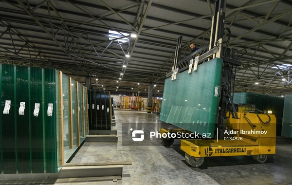 Azərbaycanda vərəqə şüşə istehsal edən ilk zavoddan REPORTAJ