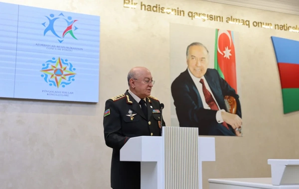 Kəmaləddin Heydərov könüllülərin sertifikatlarla təltifetmə mərasimində iştirak edib