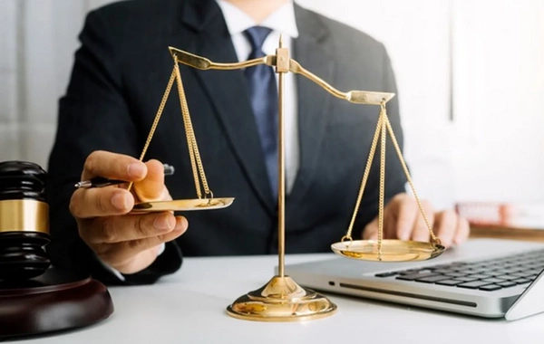 Hüquqşünaslarla bağlı HAÇALANAN MÖVQELƏR - Formal bolluq, real çatışmazlıq