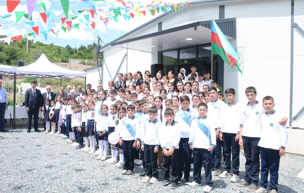 Elm və təhsil naziri Kəlbəcərdə tək məzunun "Son zəng"ində iştirak edib
