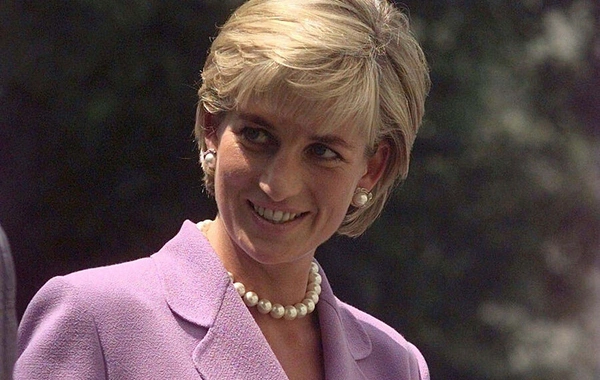In London, a time capsule sealed by Princess Diana was opened: what was found inside?