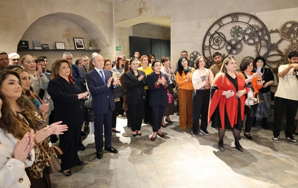 Bakıda tanınmış özbək miniatür ustası Cahangir Aşurovun sərgisi açılıb