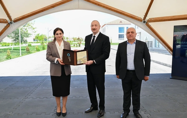 Prezident və birinci xanım Cəbrayıl rayonunun Şükürbəyli kəndinə köçən sakinlərlə görüşüblər