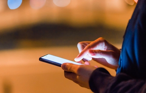 В Азербайджане утверждено новое решение в связи с мобильными телефонами