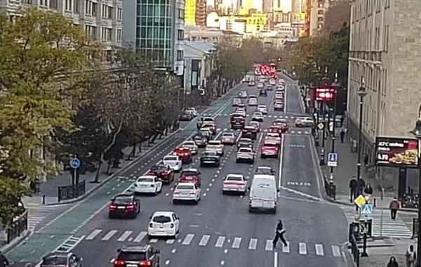 Bakının bir sıra yollarında nəqliyyatın sıxlığı yaranıb