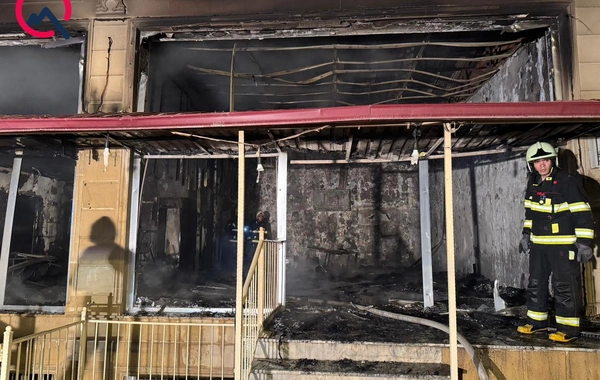 Gəncədə kafe yanaraq kül oldu