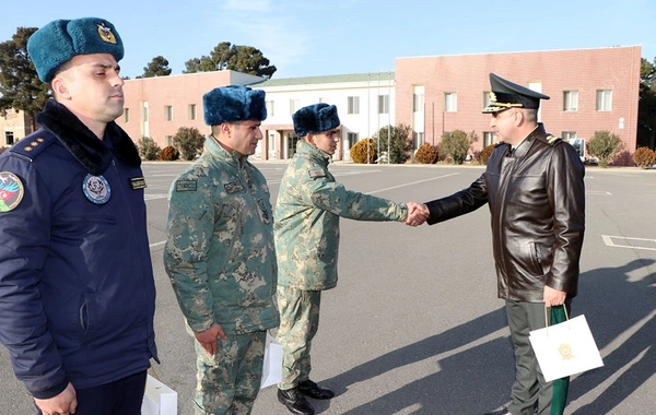 Hərbi Hava Qüvvələri komandanı və Hərbi prokuror hərbi hissələrdə olublar