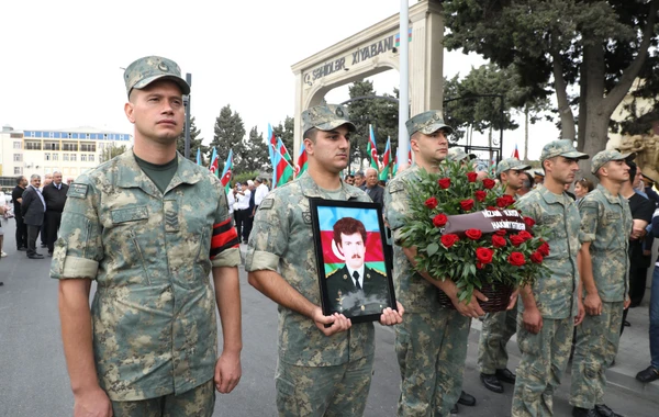 İtkin şəhid Tərlan Rüstəmov Lökbatan qəsəbəsindəki Şəhidlər xiyabanında torpağa tapşırılıb