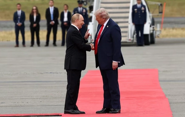 Donald Trump and Vladimir Putin's negotiations began in a "three-on-three" format